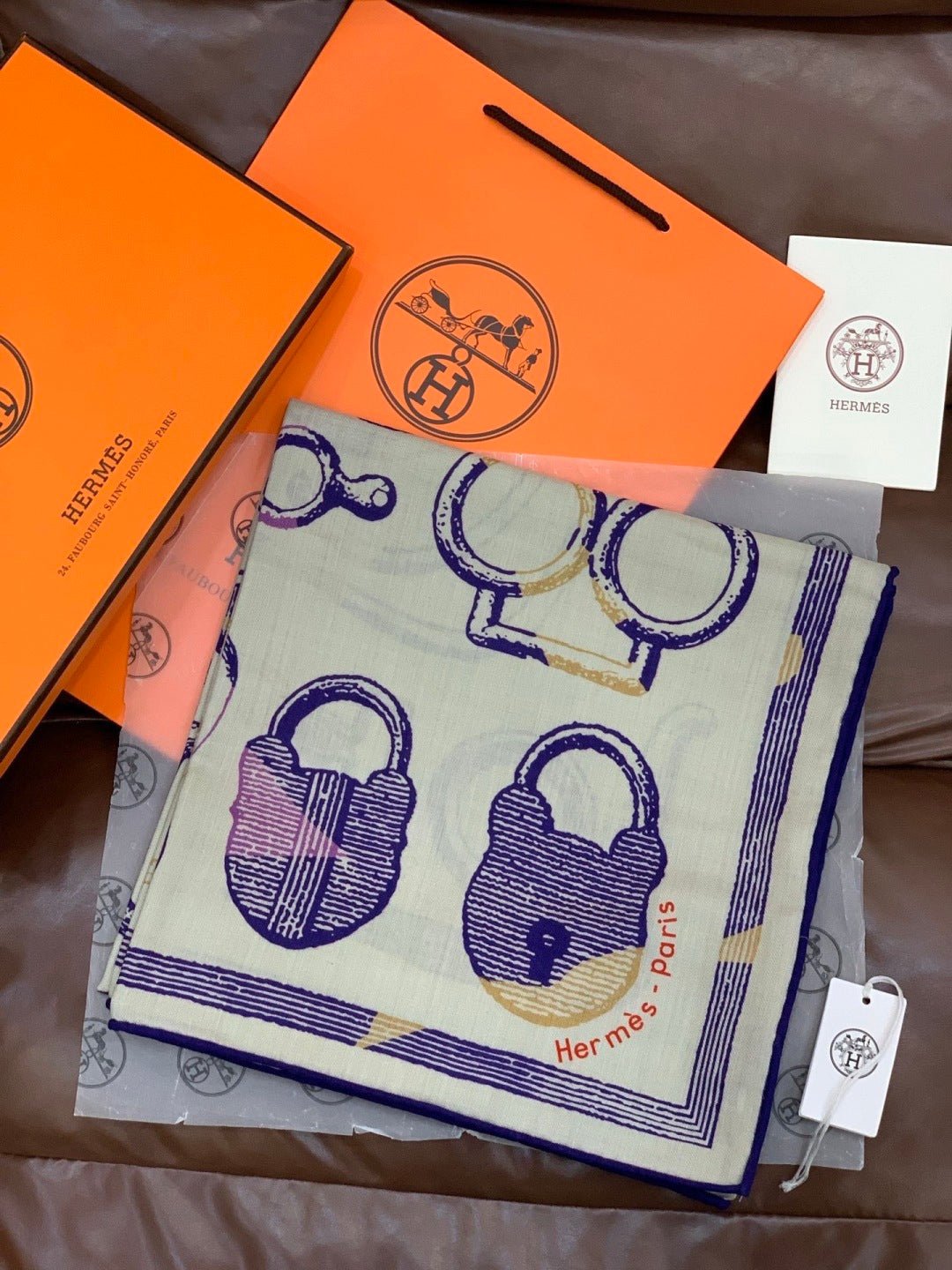 Alternative view of HERMES HERMES 25S SCARF 137 IN SILK CASERE 991688
