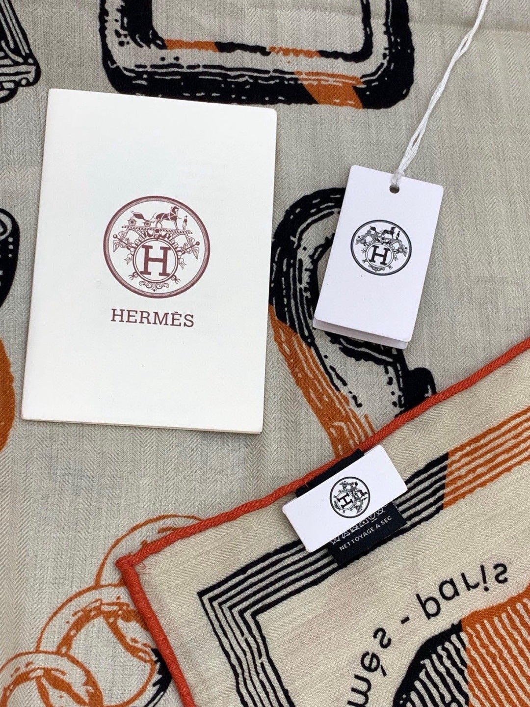 Hermès Buckle Print Cashmere Shawl - Image 8