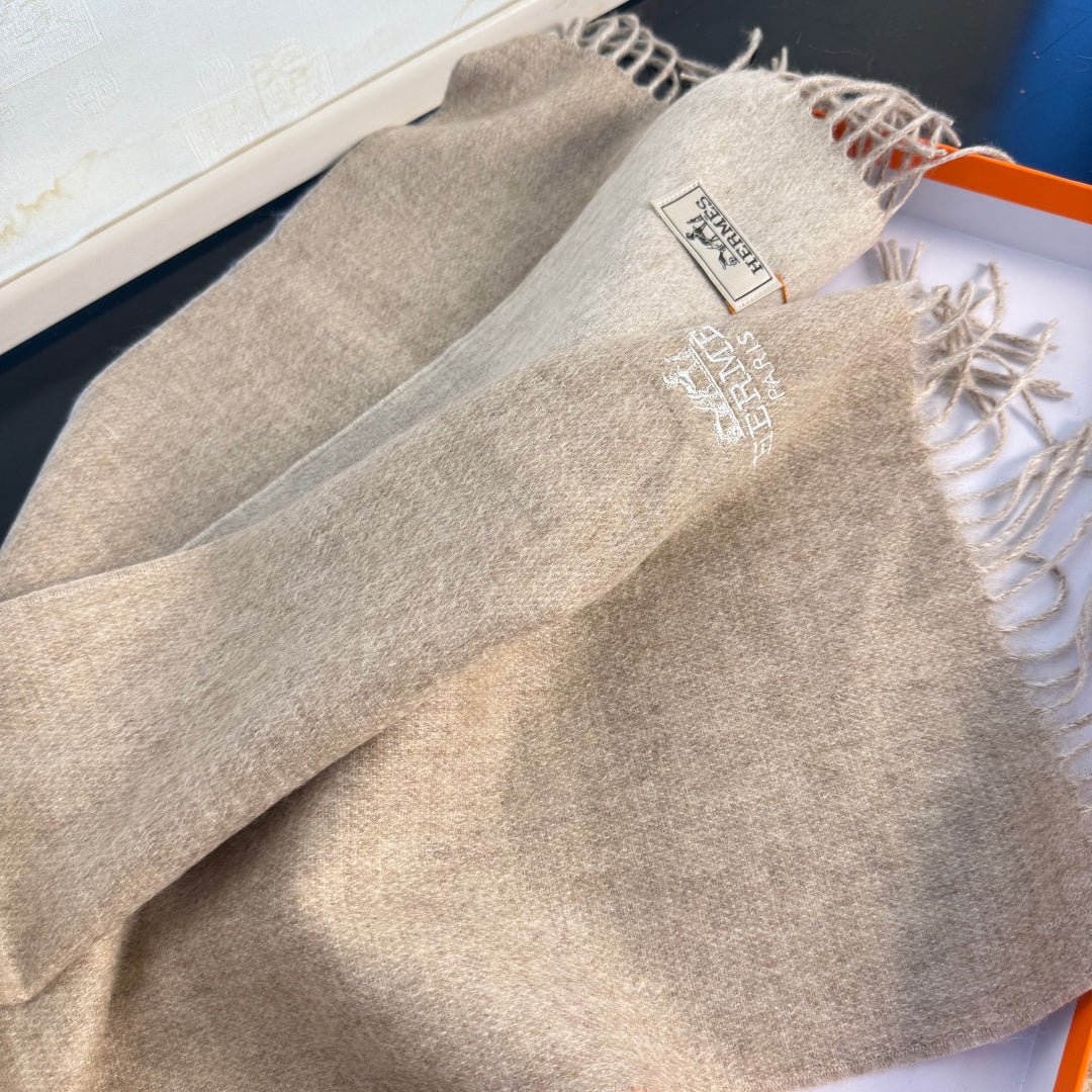 Hermès Cashmere Plain Tassel Scarf - Image 8
