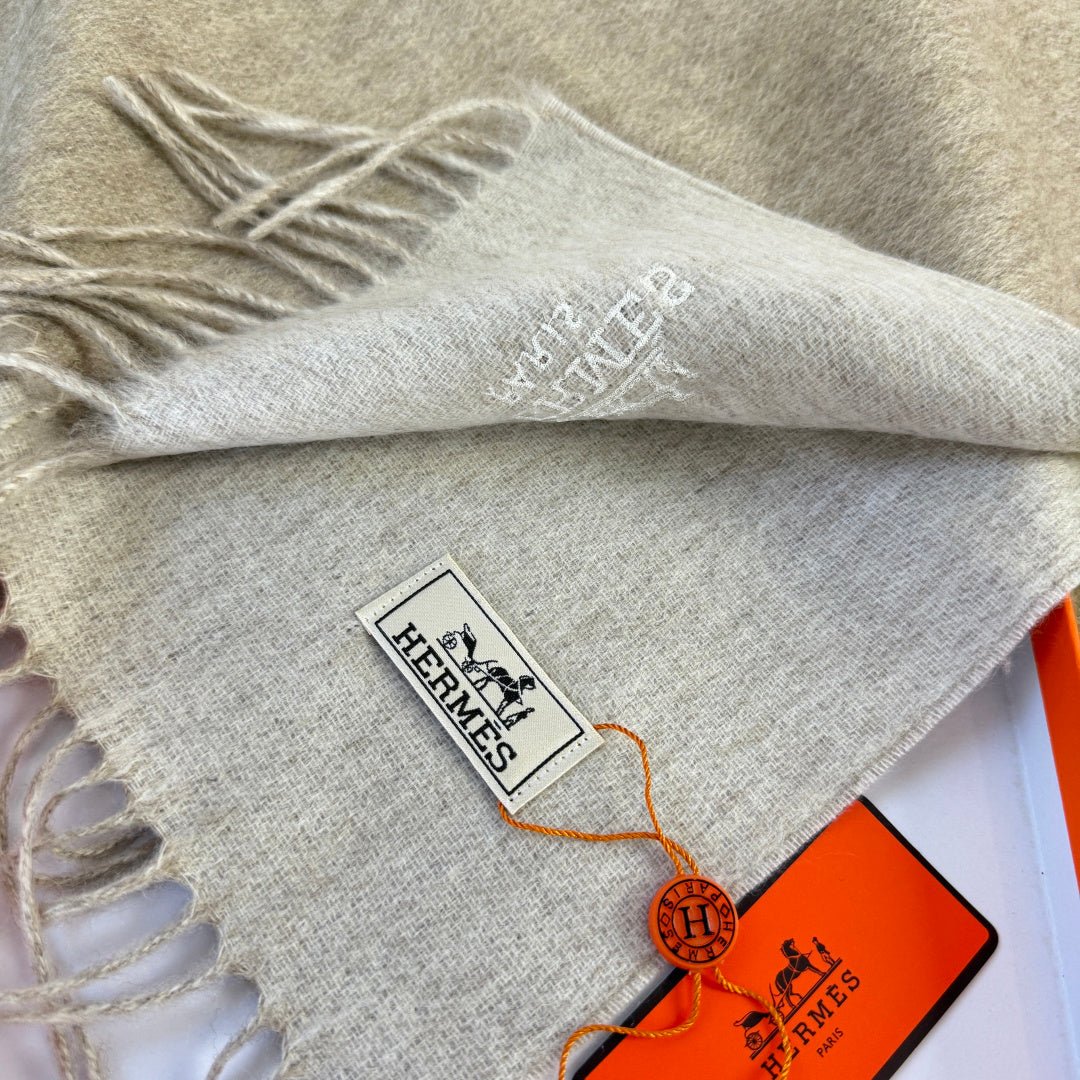 Hermès Cashmere Plain Tassel Scarf - Image 10