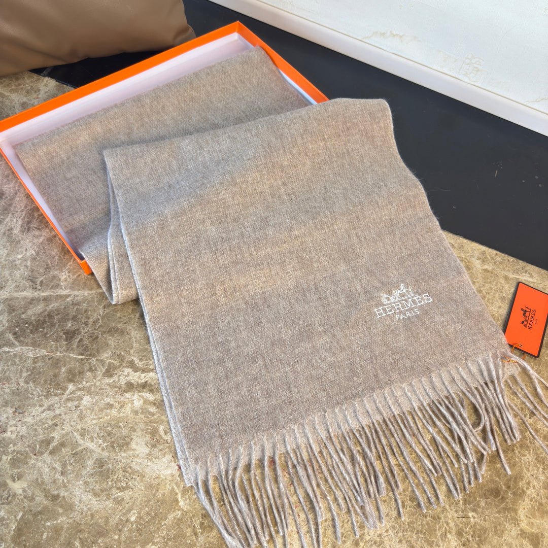 Hermès Cashmere Plain Tassel Scarf - Image 9