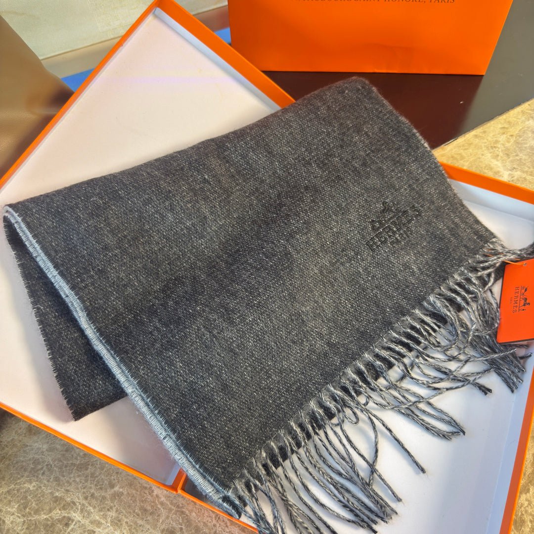 Alternative view of HERMES HERMES 25S SCARF 180 IN CASERE 987739