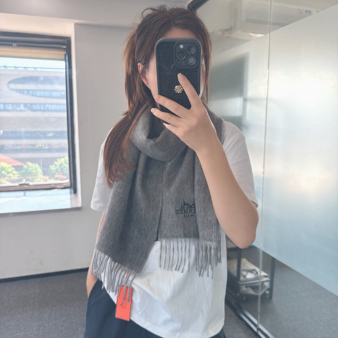 Hermès Embroidered Cashmere Scarf - Image 4