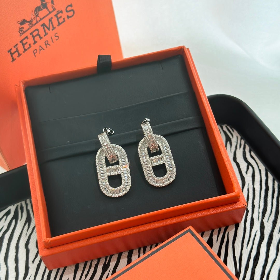Hermès White Gold Pavé Crafted Earrings - Image 3