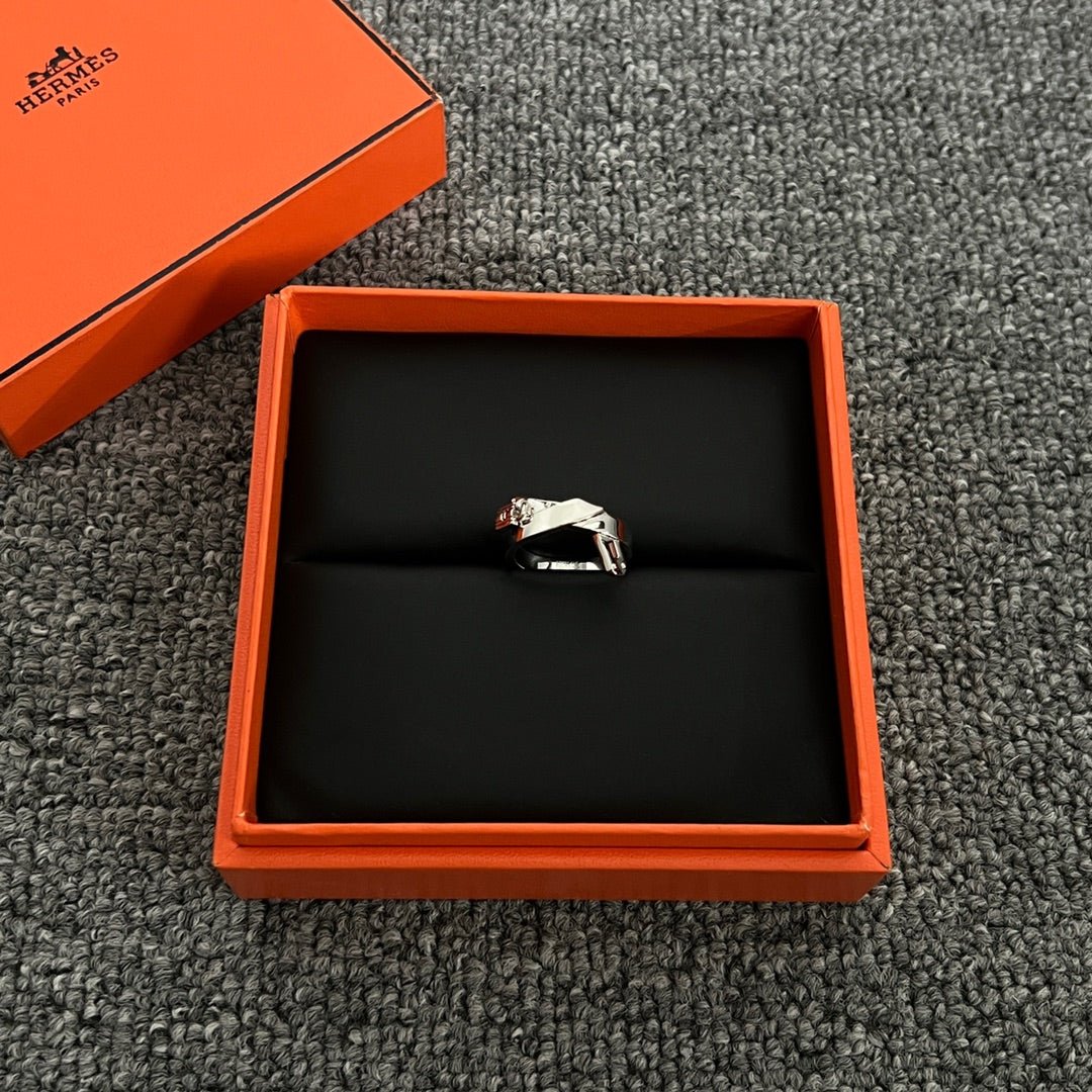 Hermès Rose Gold Kelly Knot Plain Ring - Image 4