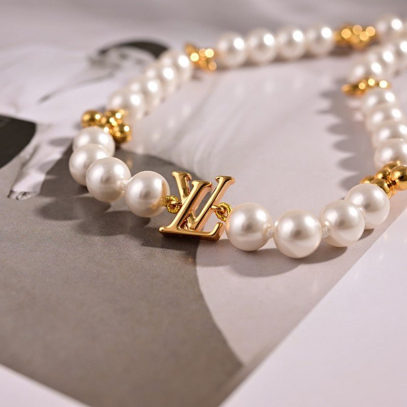 Alternative view of LV Pearl Gold Flower Necklace