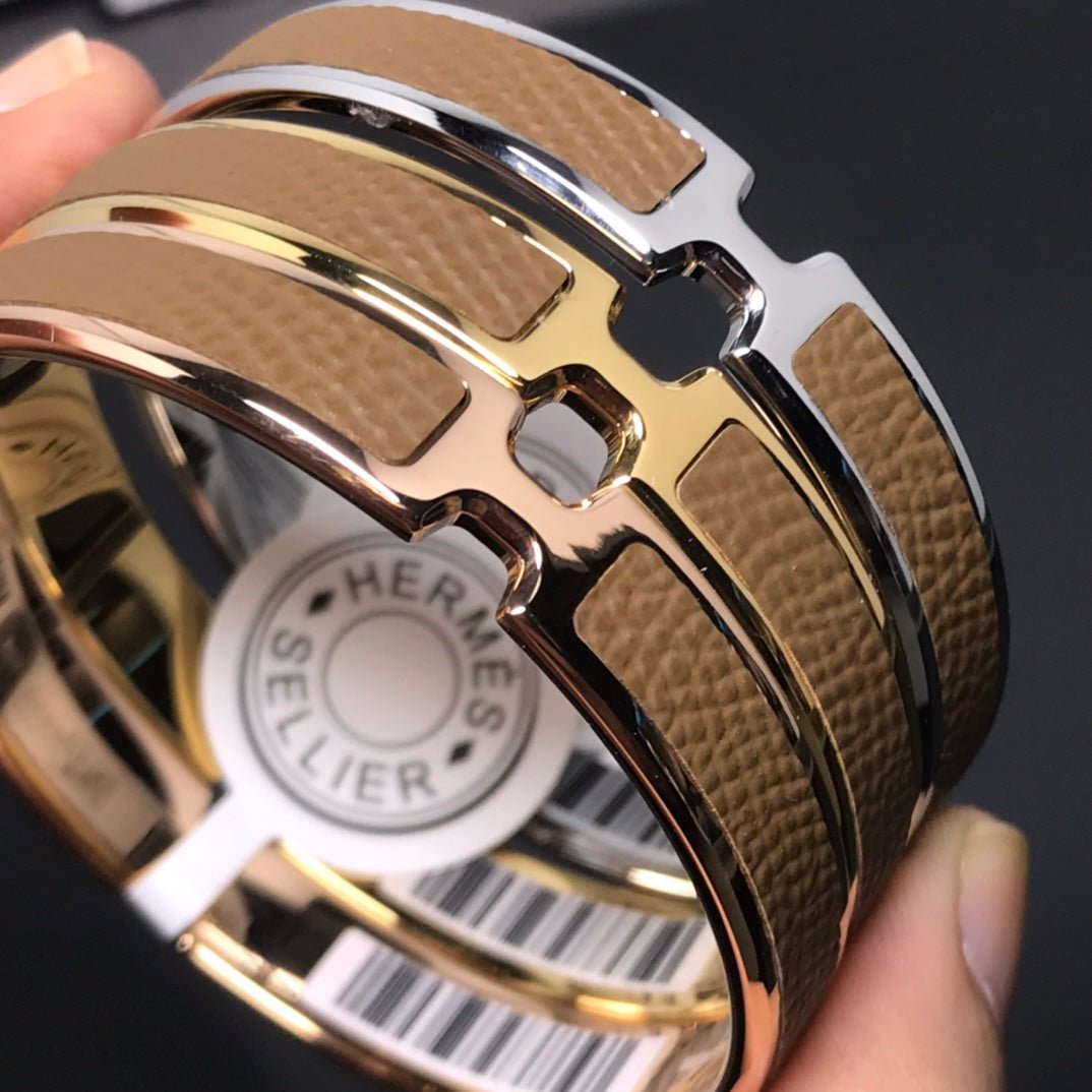 Alternative view of Hermès O'Kelly Grey Leather & Gold Bracelet