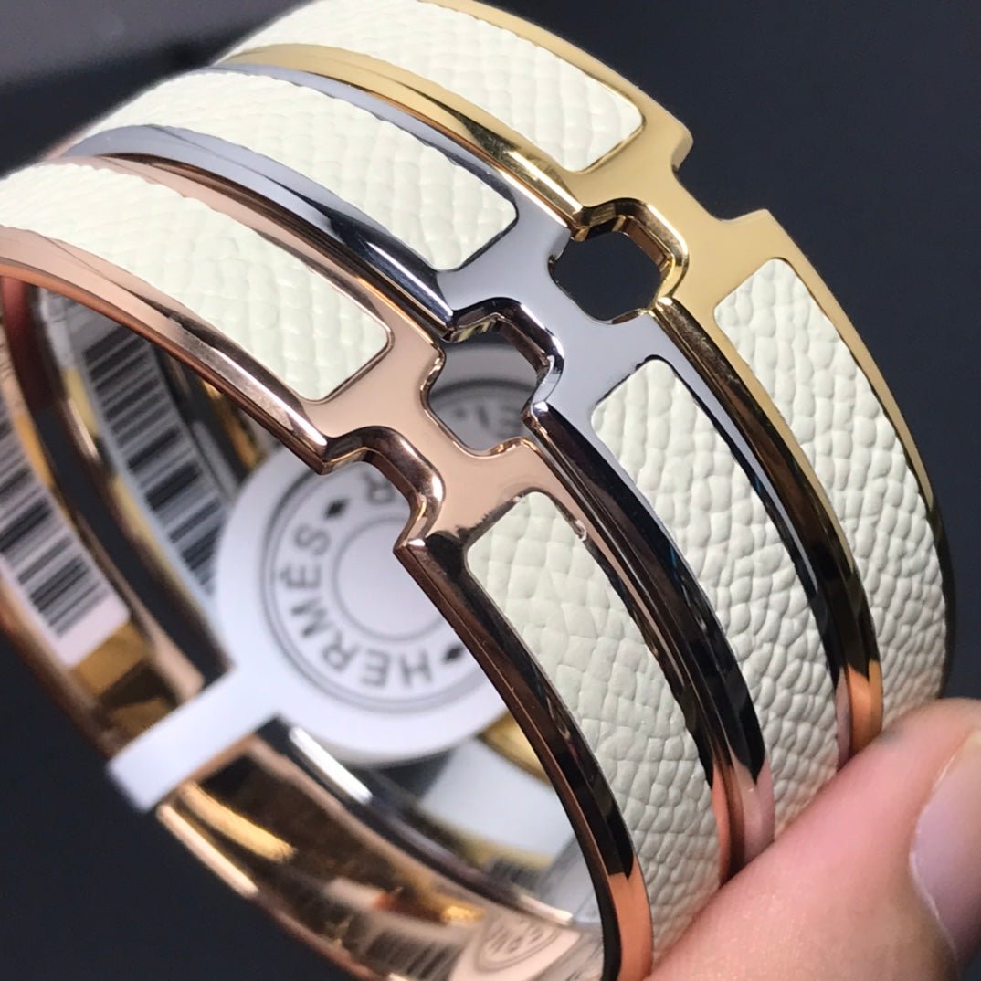 Alternative view of Hermès O'Kelly White Leather & Gold Bracelet
