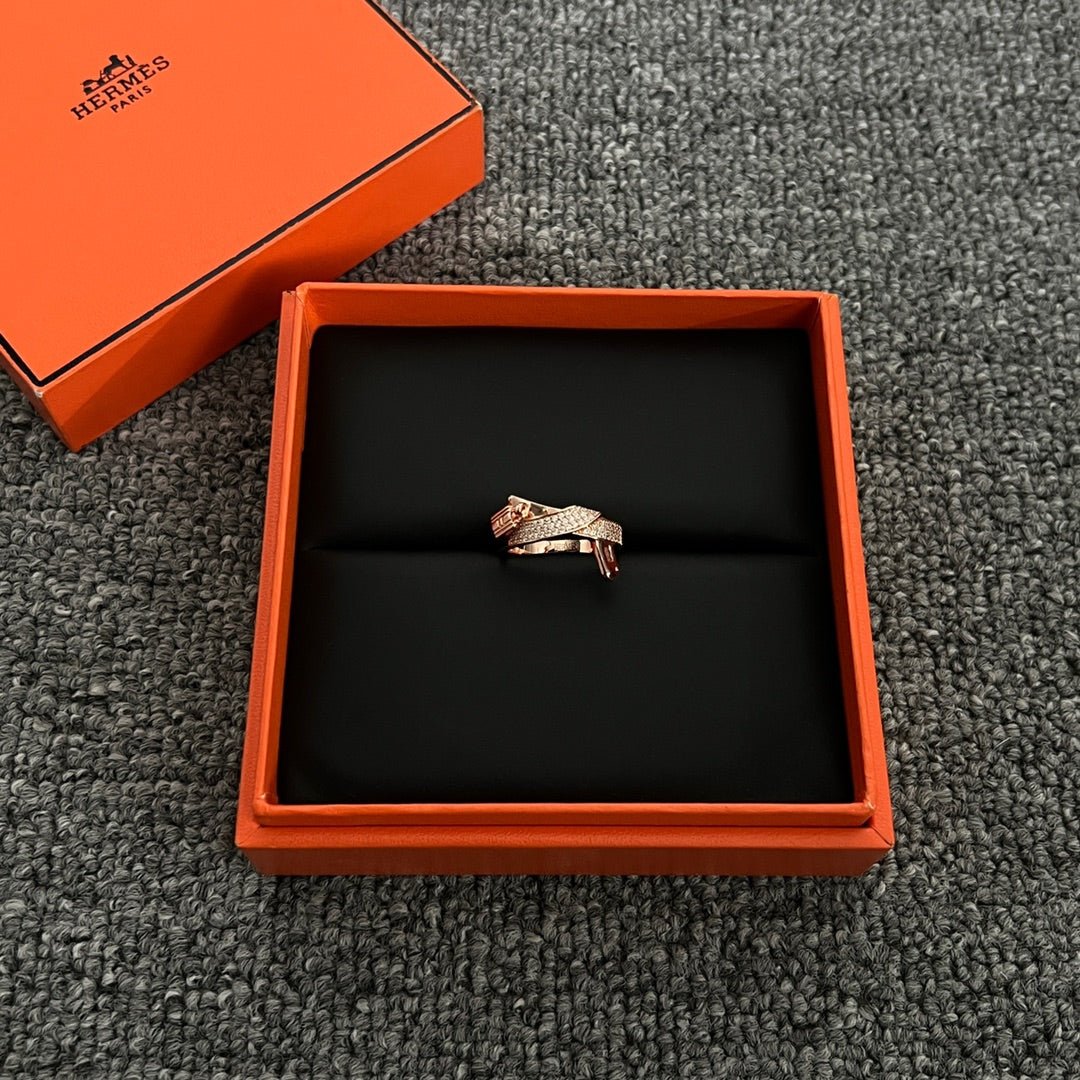 Hermès Rose Gold Kelly Knot Diamond Ring - Image 5