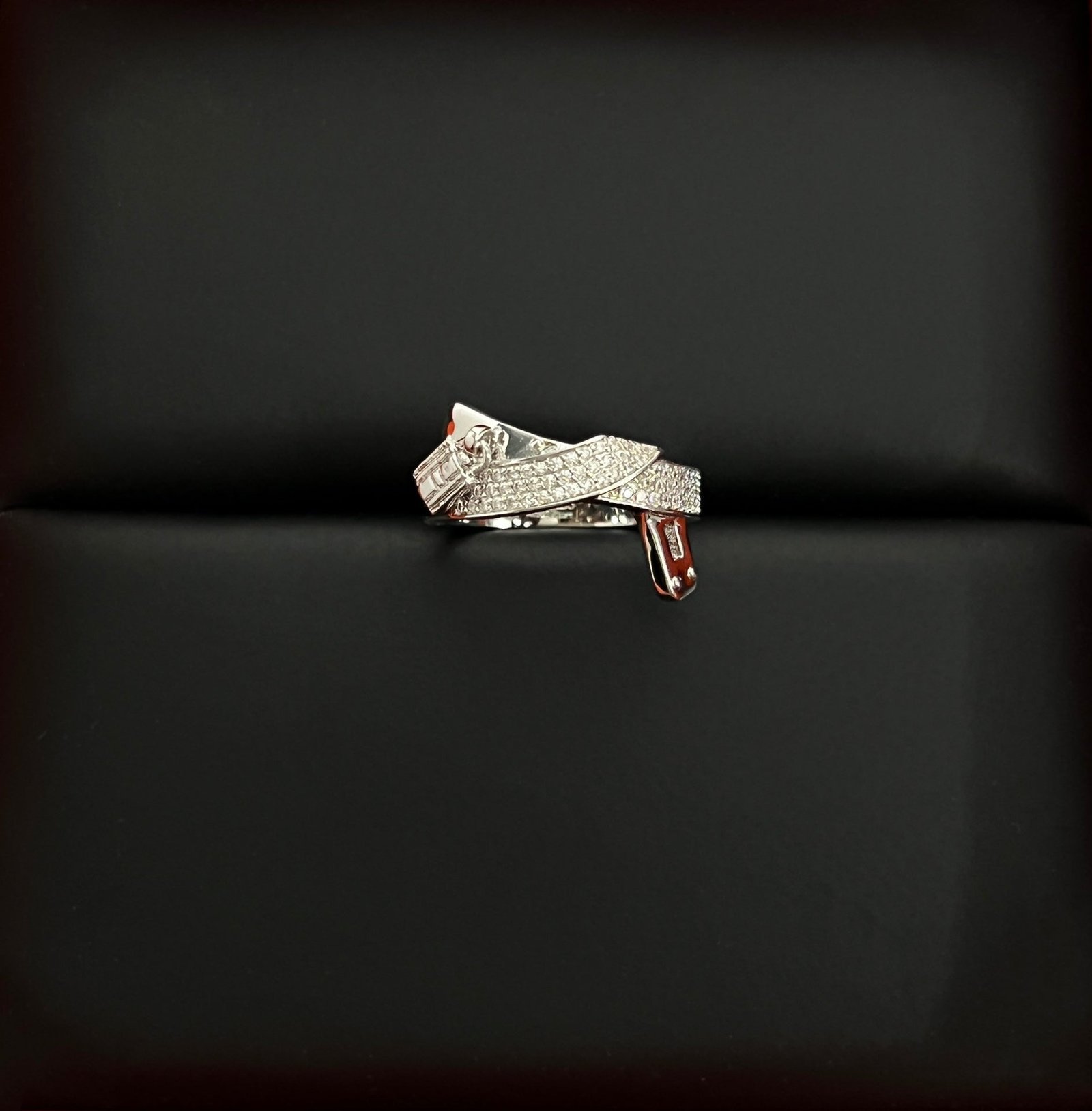 Hermès Rose Gold Kelly Knot Diamond Ring - Image 4