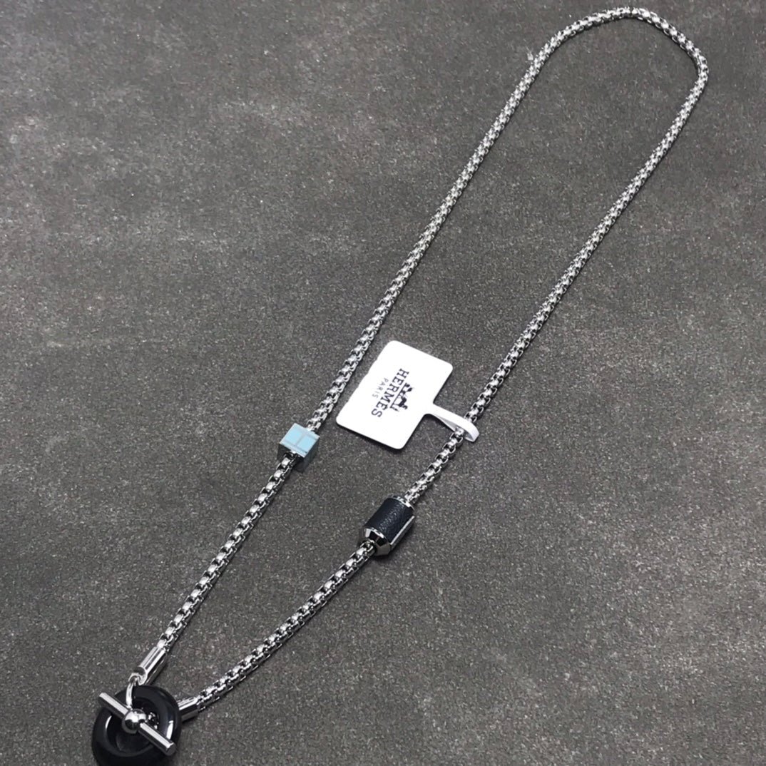 Hermès Multi-Detail Silver Toggle Necklace - Image 4