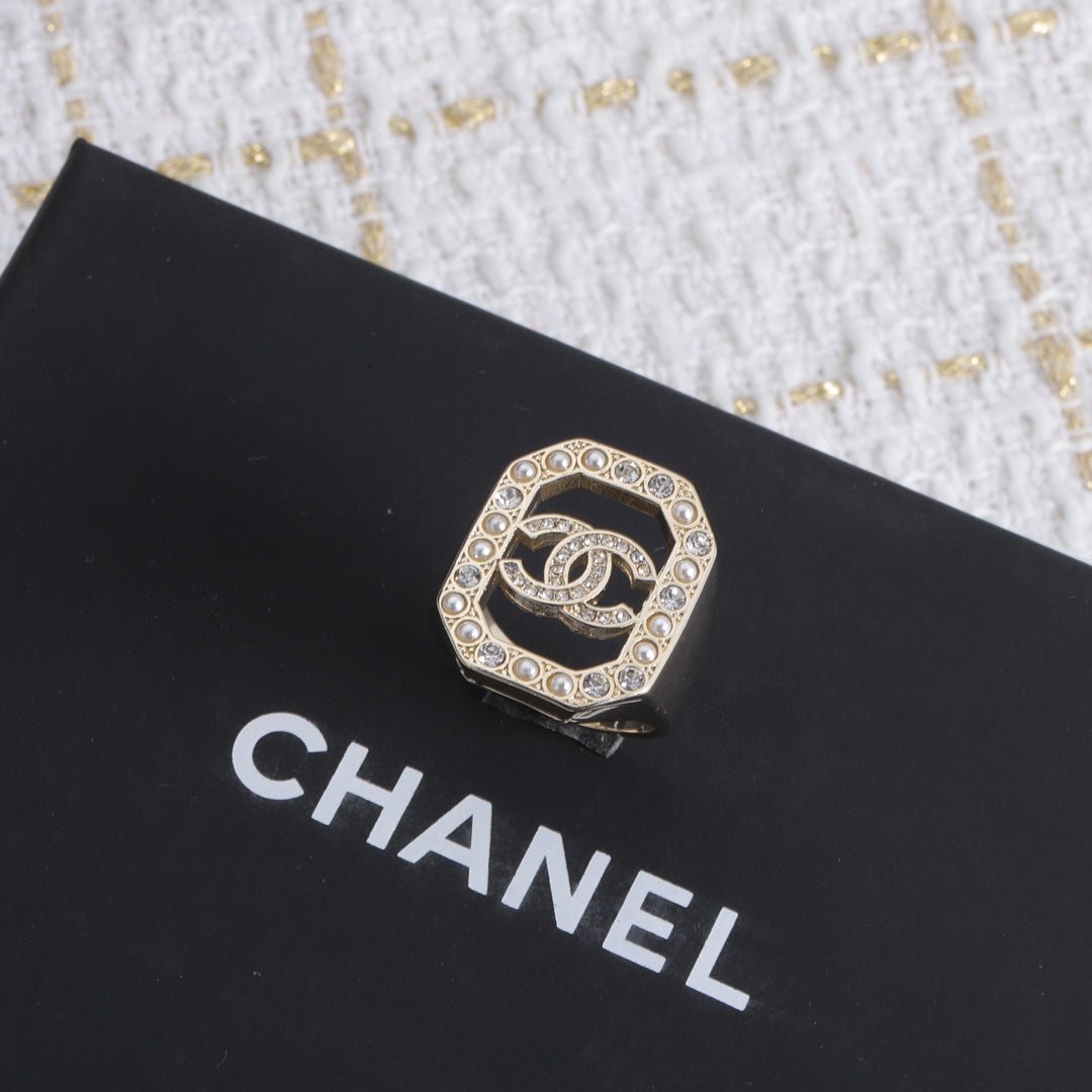 Chanel Gold Hexagon Frame Crystal CC Signet Ring - Image 5