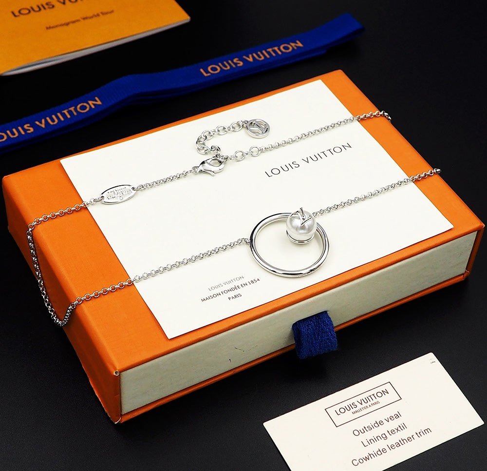 LV Gold Circle Pearl LV Logo Necklace - Image 10