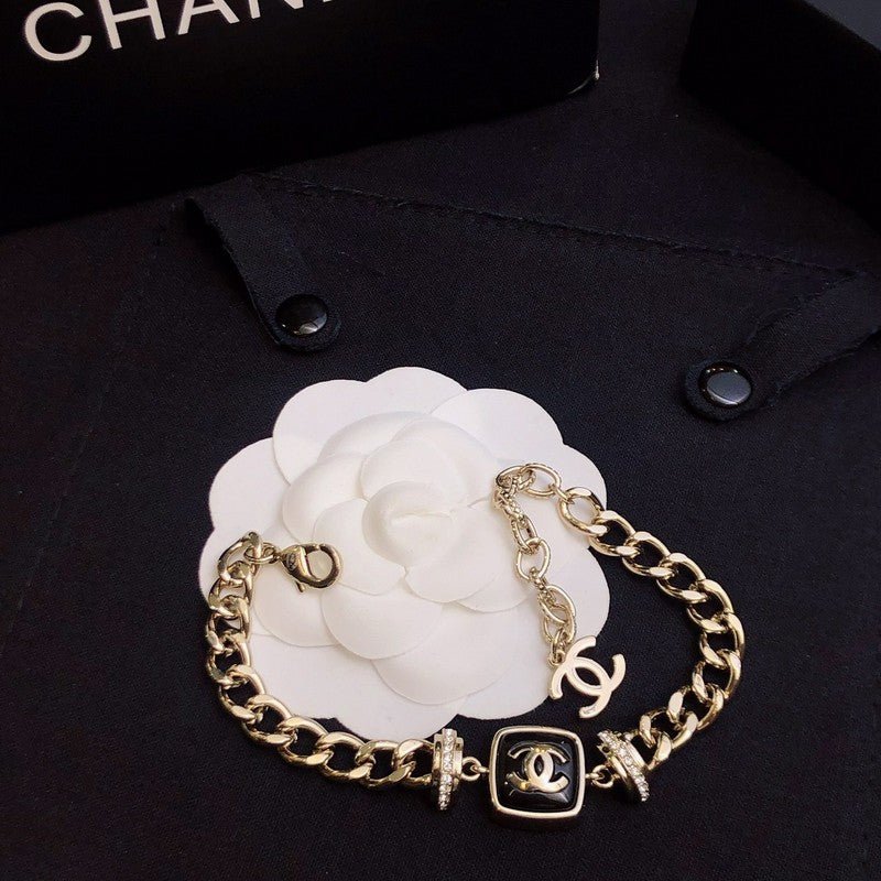 Chanel Gold Thick Curb Chain Square - Image 3