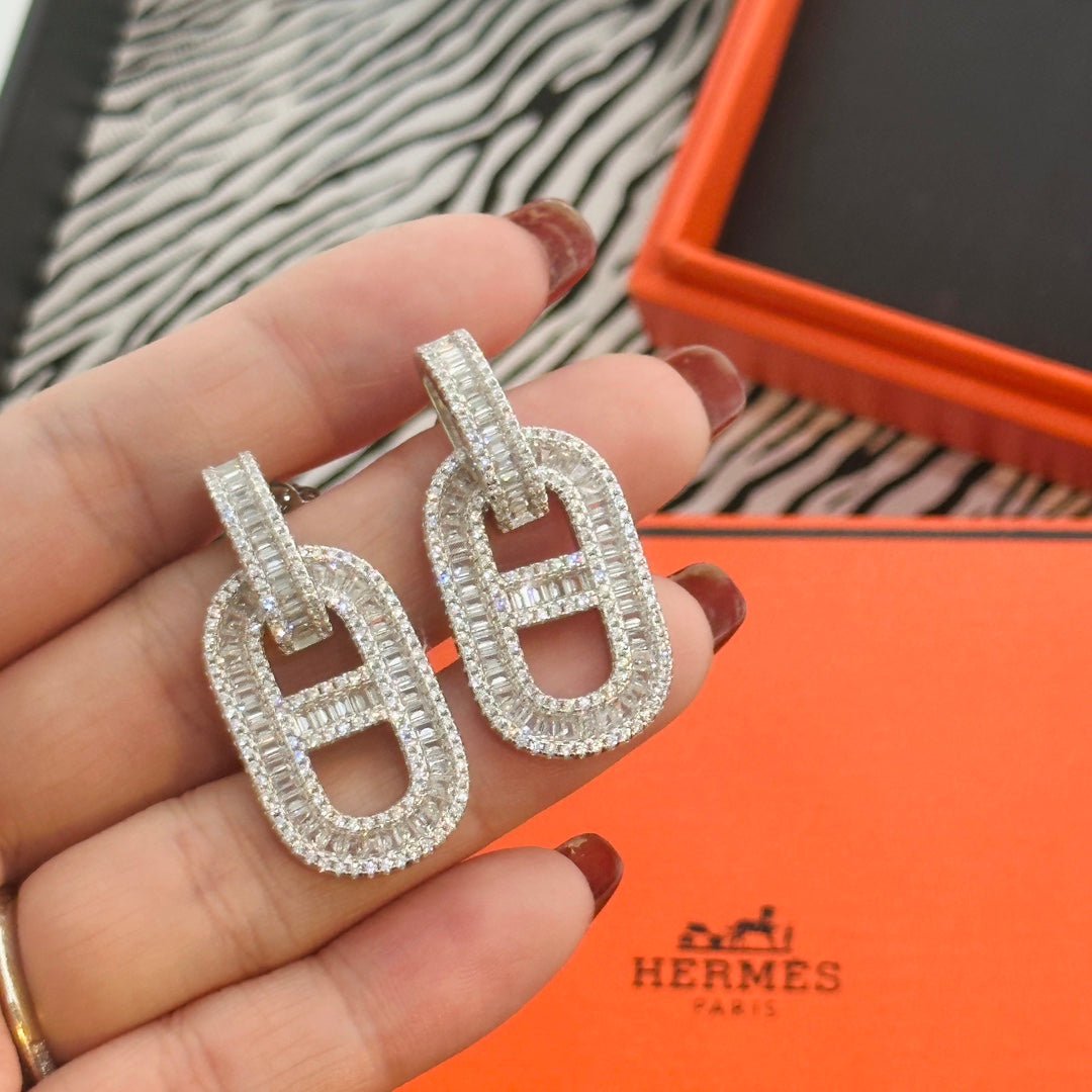 Hermès White Gold Pavé Crafted Earrings - Image 4