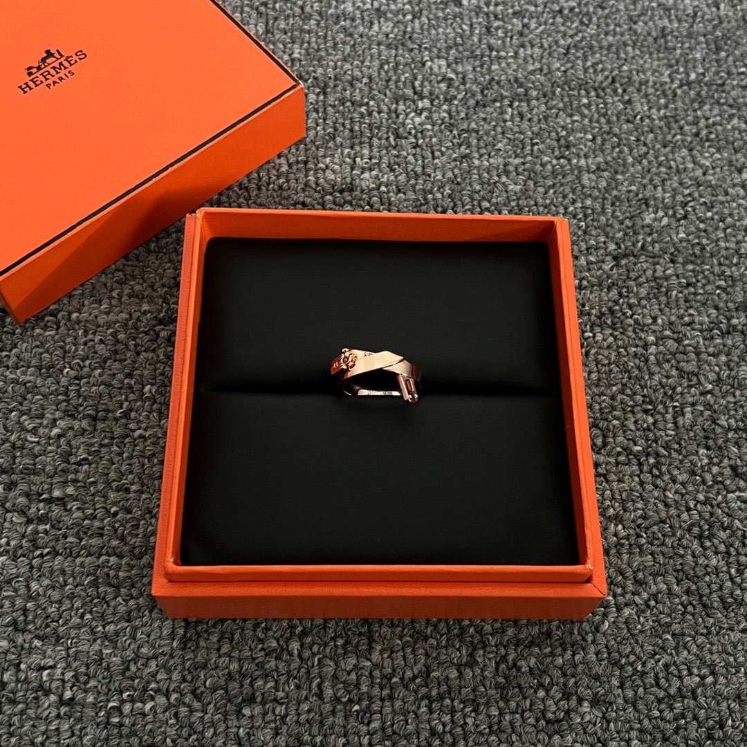 Hermès Rose Gold Kelly Knot Plain Ring - Image 3