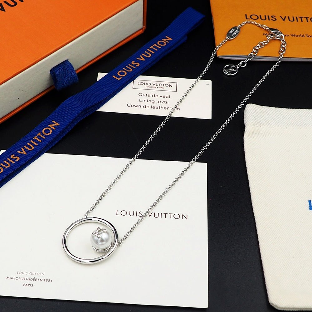 LV Gold Circle Pearl LV Logo Necklace - Image 11