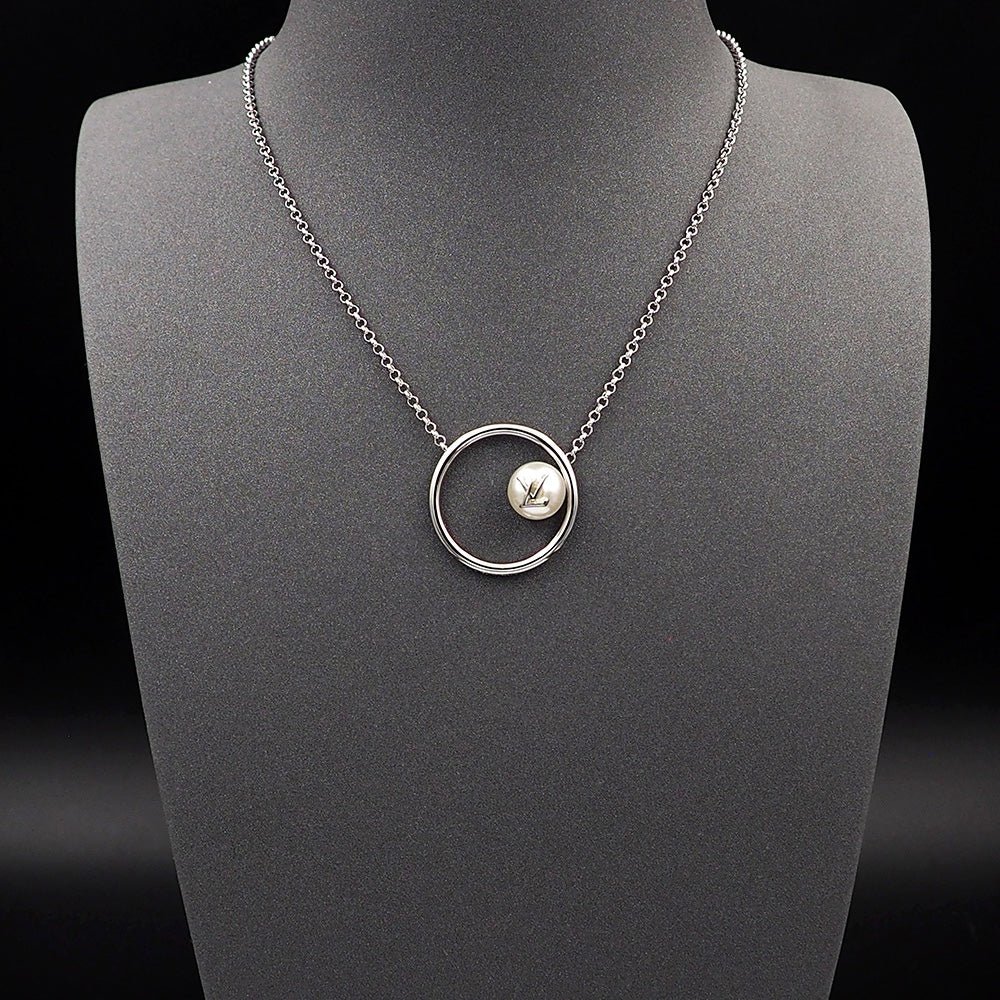 LV Gold Circle Pearl LV Logo Necklace - Image 4