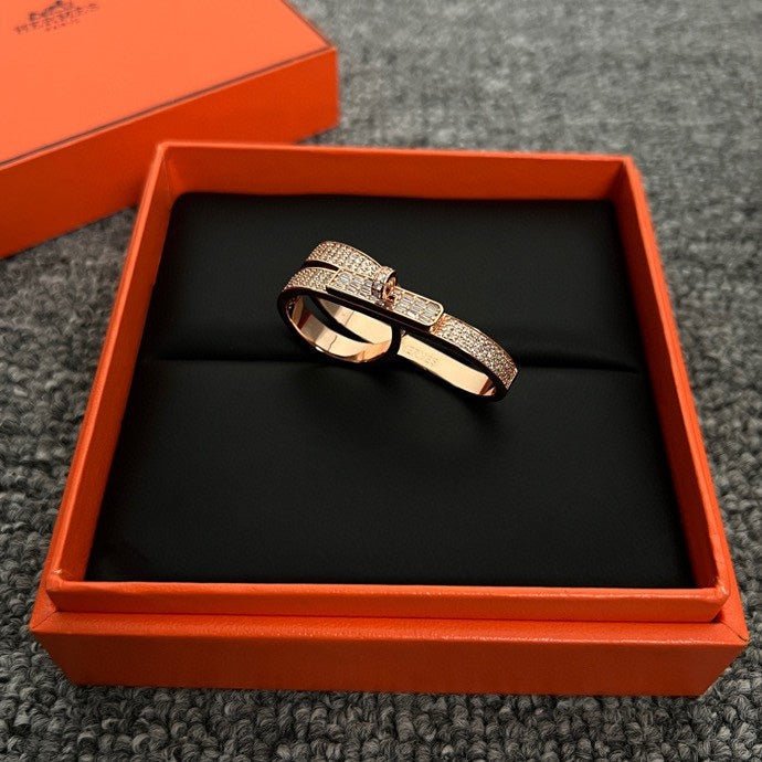 Hermès Rose Gold Kelly Double Band Ring - Image 6