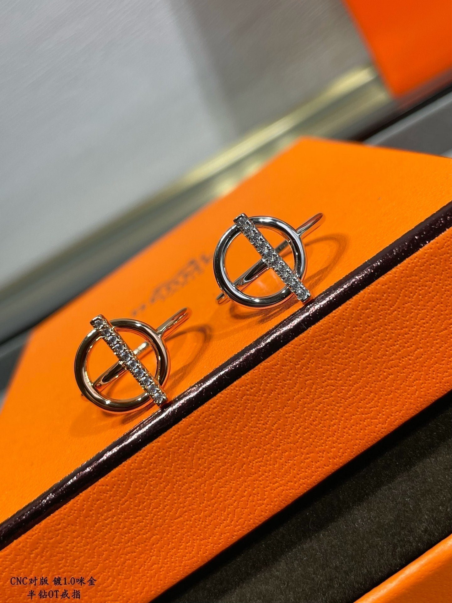 Hermès White Gold Encrusted Diamonds Ring - Image 5