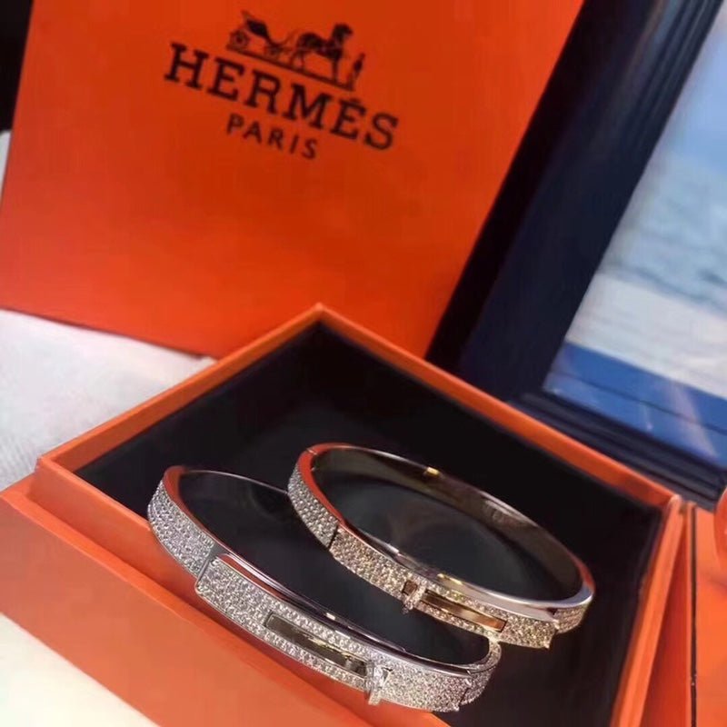 Hermès Yellow Gold Full-Pavé Kelly Lock Bangle - Image 17