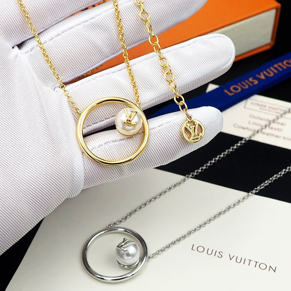 LV Gold Circle Pearl LV Logo Necklace - Image 17