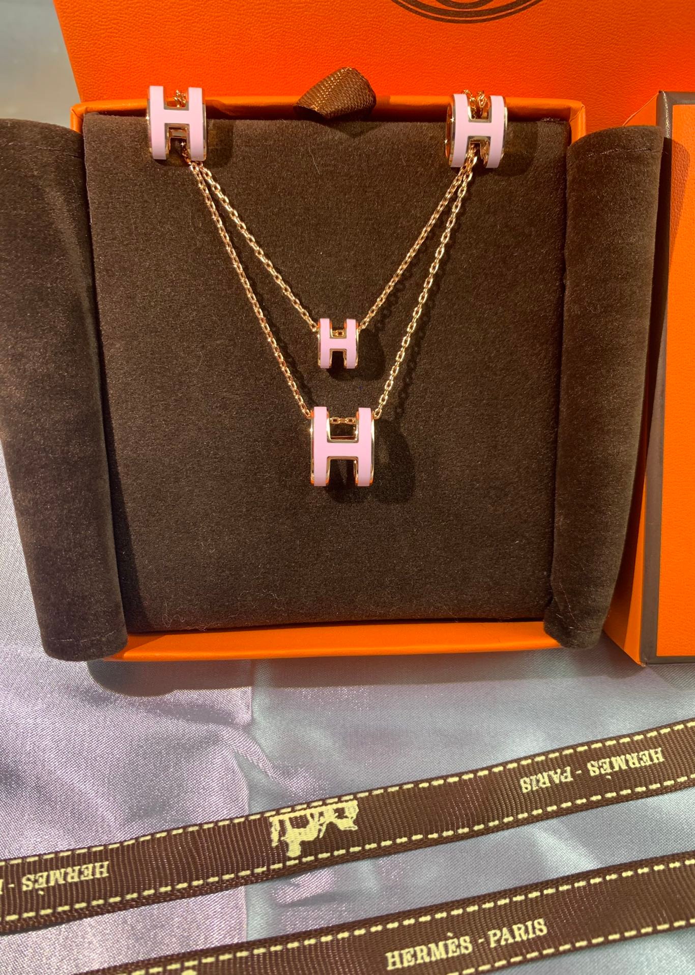 Hermès Pastel Pink Gold Tone Pop Necklace - Image 9