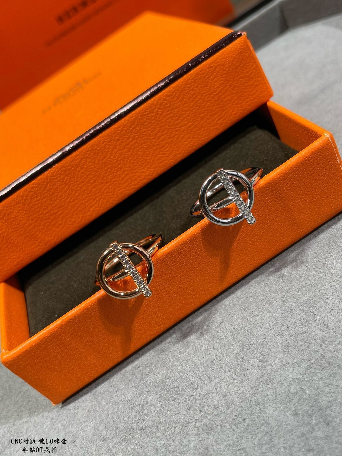Hermès White Gold Encrusted Diamonds Ring - Image 7