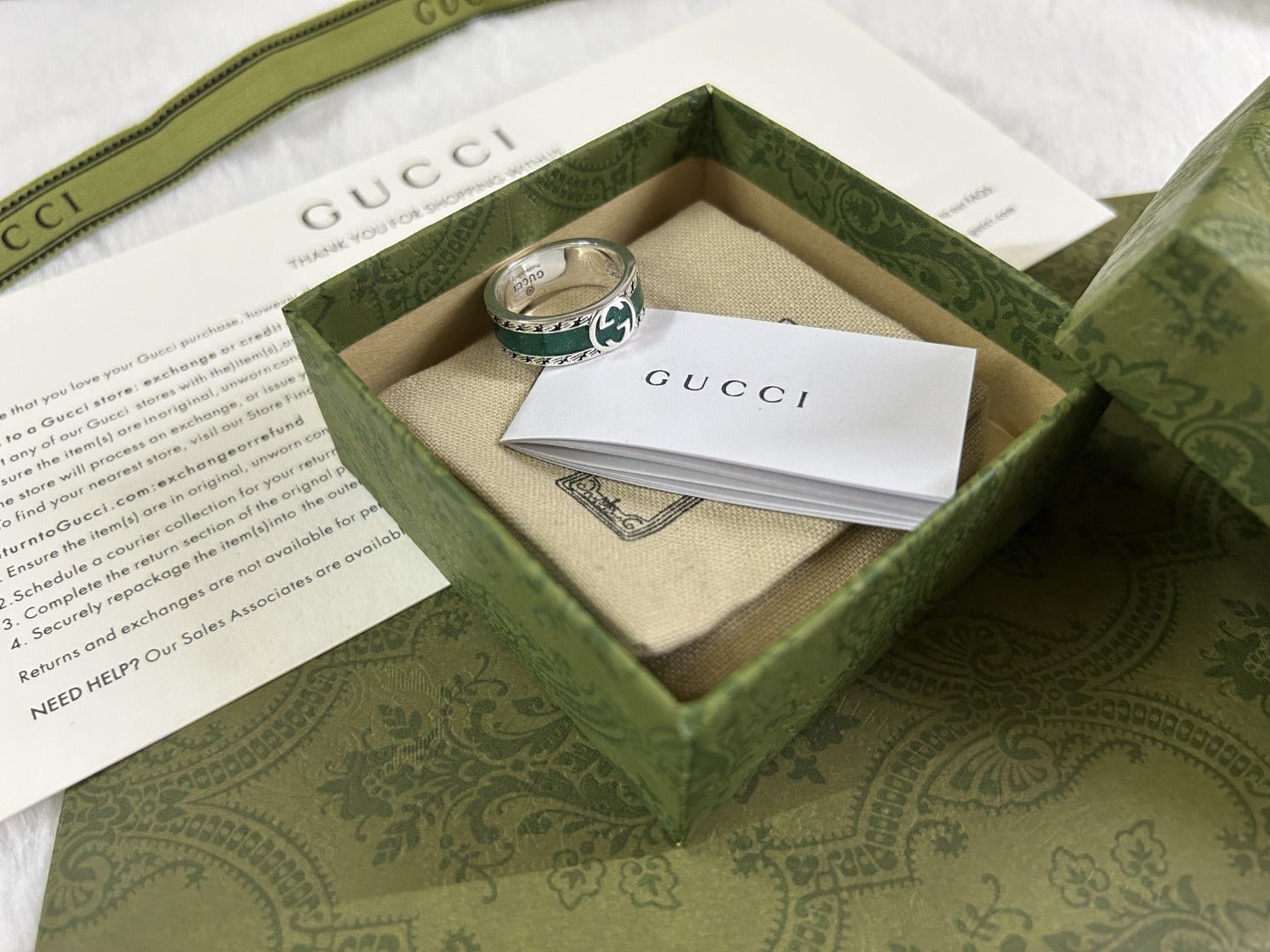 GUCCI Green Enamel Edge GG Band Ring - Image 9