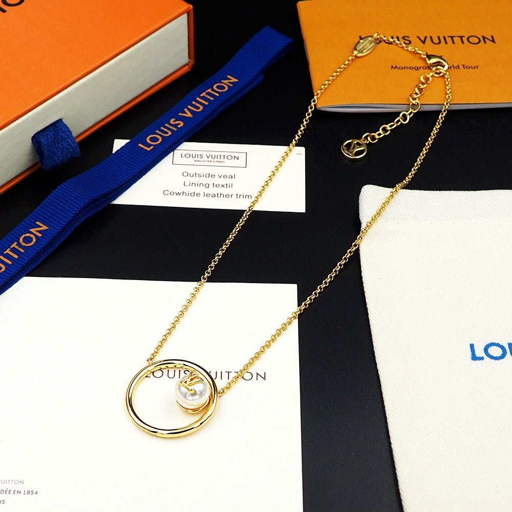 LV Gold Circle Pearl LV Logo Necklace - Image 18