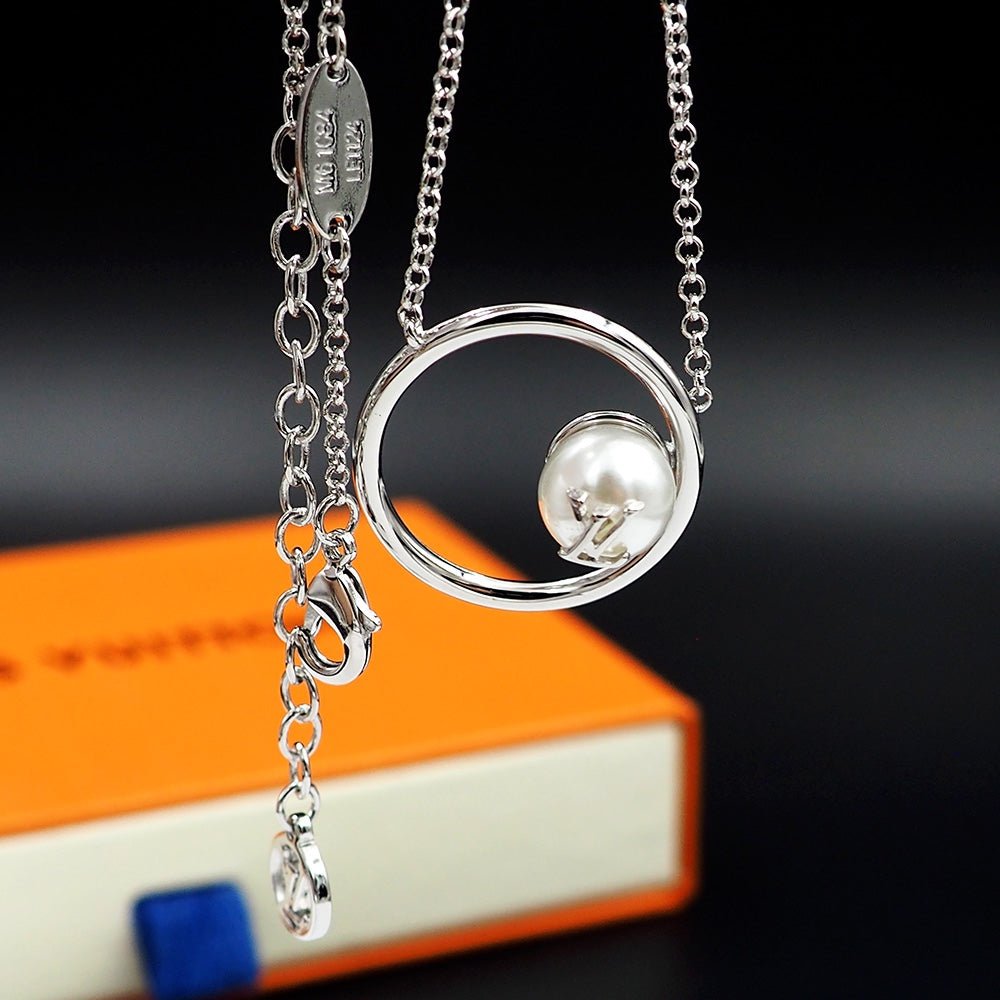 LV Gold Circle Pearl LV Logo Necklace - Image 7