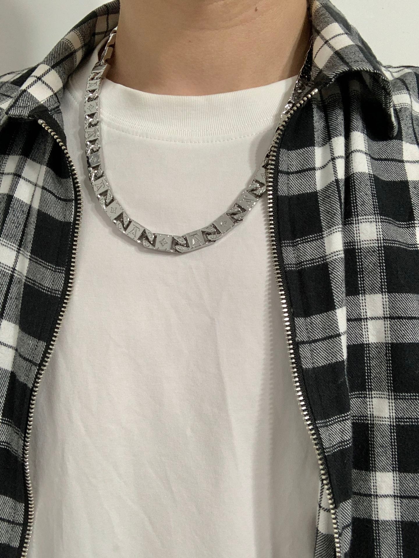 Alternative view of LV Silver Chain Necklace