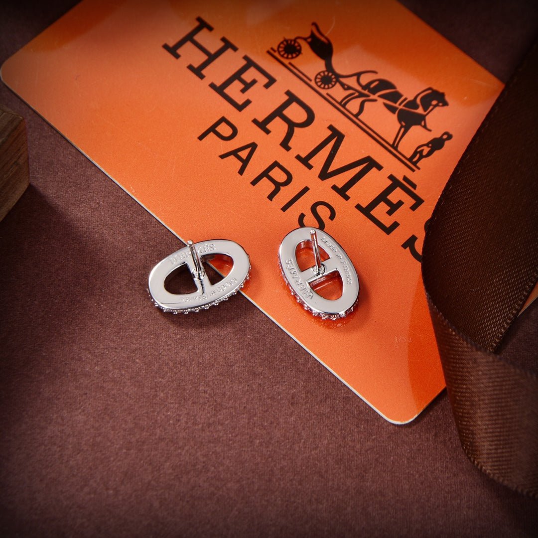 Hermès White Gold Diamond Design Studs - Image 7