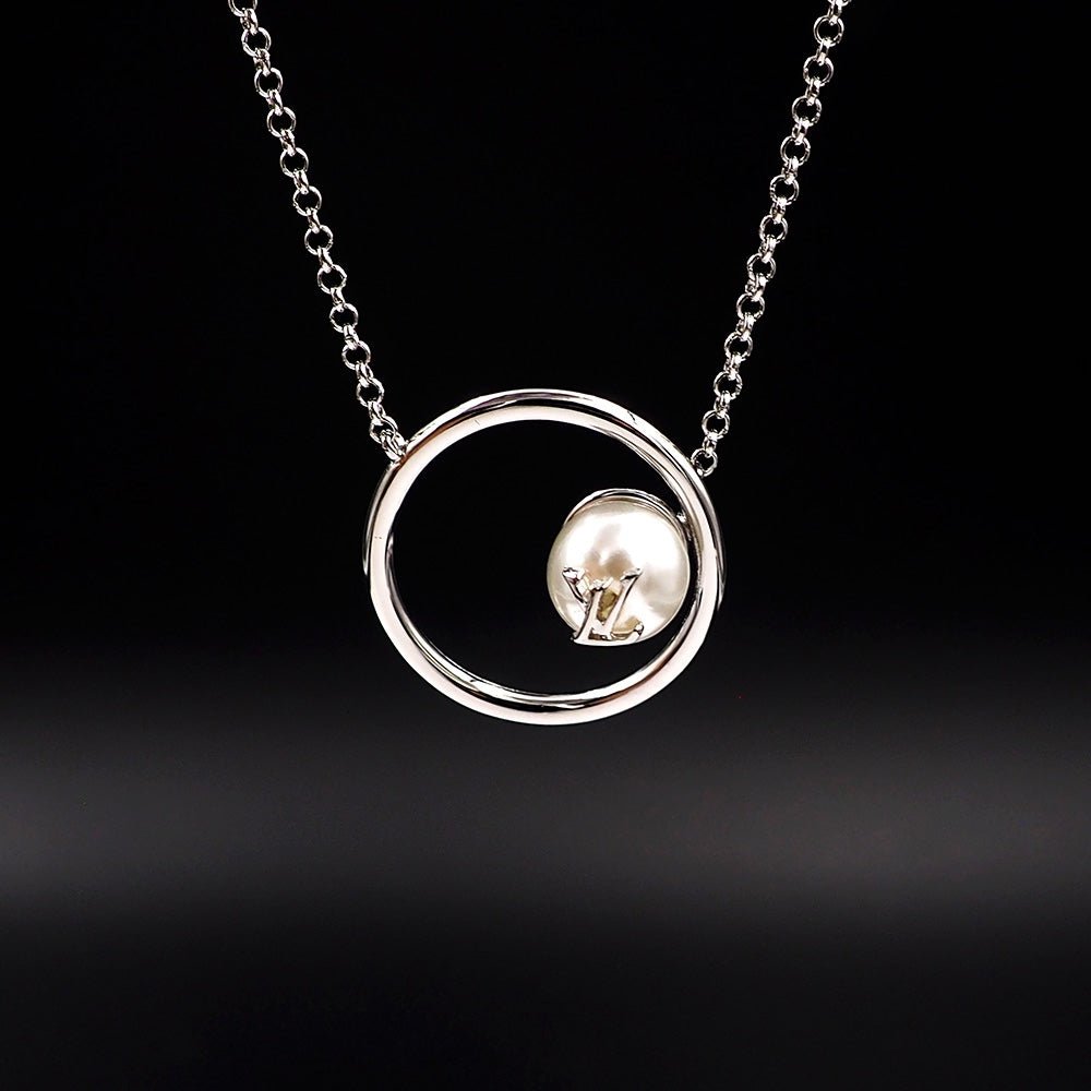 LV Gold Circle Pearl LV Logo Necklace - Image 9