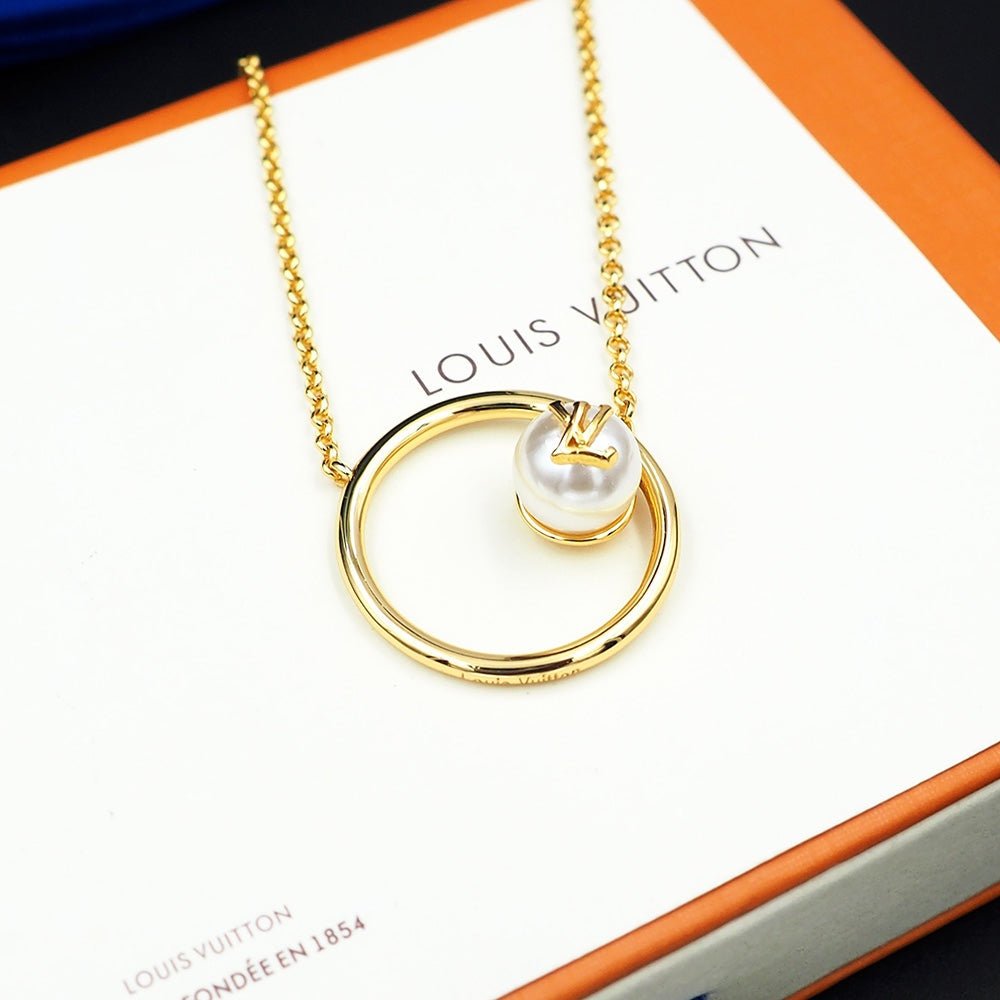 LV Gold Circle Pearl LV Logo Necklace - Image 6