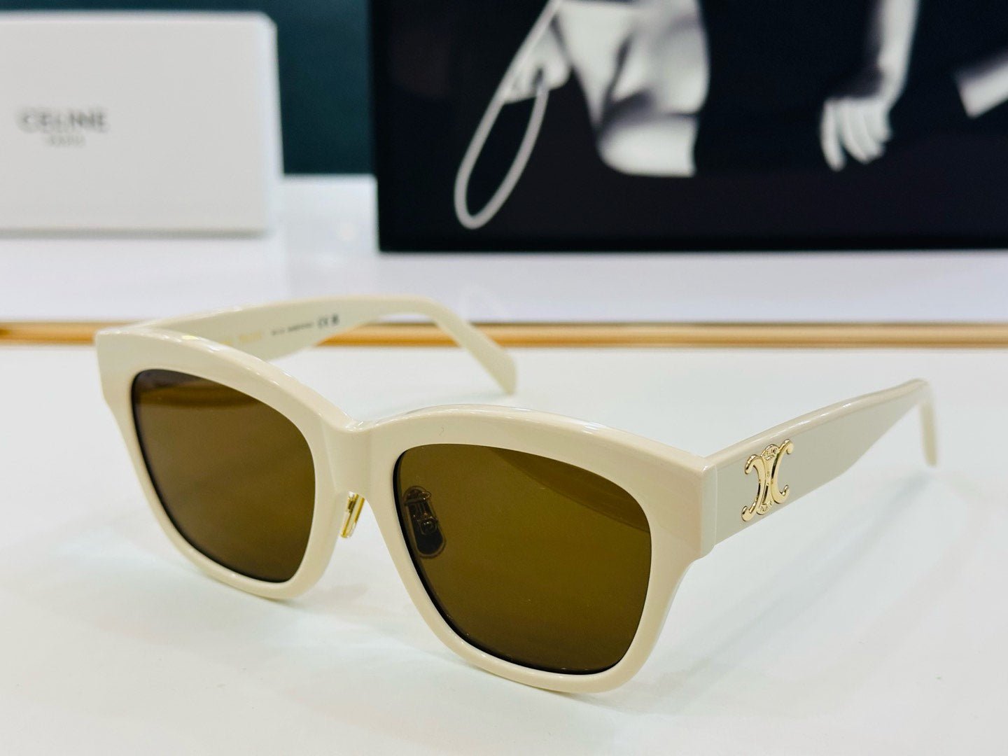 CELINE Tortoise Square Gradient Shades - Image 3