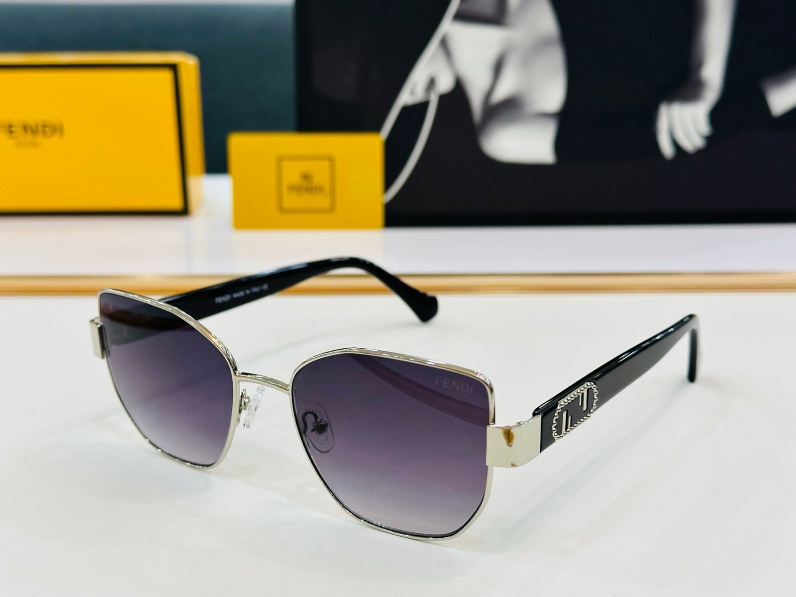 Fendi Metal Frame Gradient Sunglasses - Image 3