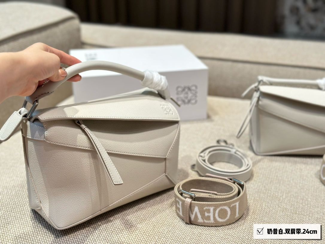 LOE MEDIUM 24 PUZZLE BAG IN WHITE GRAINED CALFSKIN - Image 3