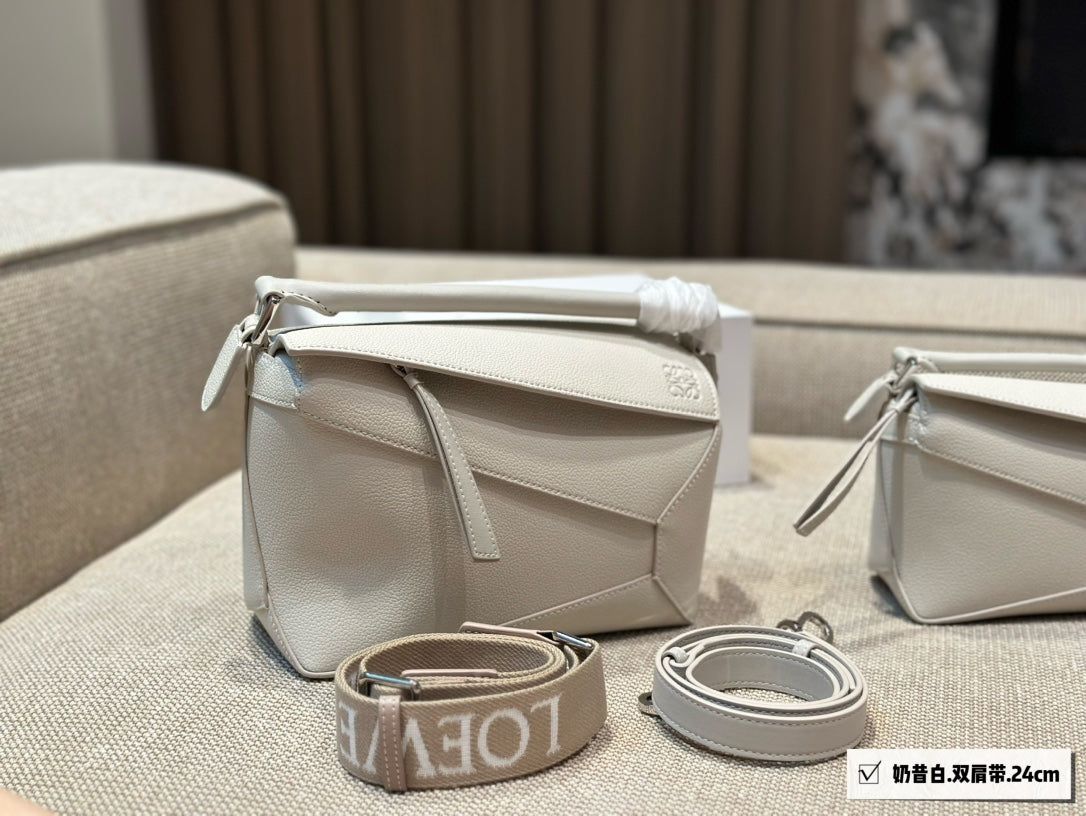 LOE MEDIUM 24 PUZZLE BAG IN WHITE GRAINED CALFSKIN - Image 4