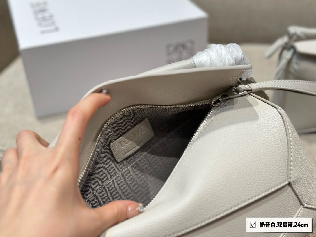 LOE MEDIUM 24 PUZZLE BAG IN WHITE GRAINED CALFSKIN - Image 7