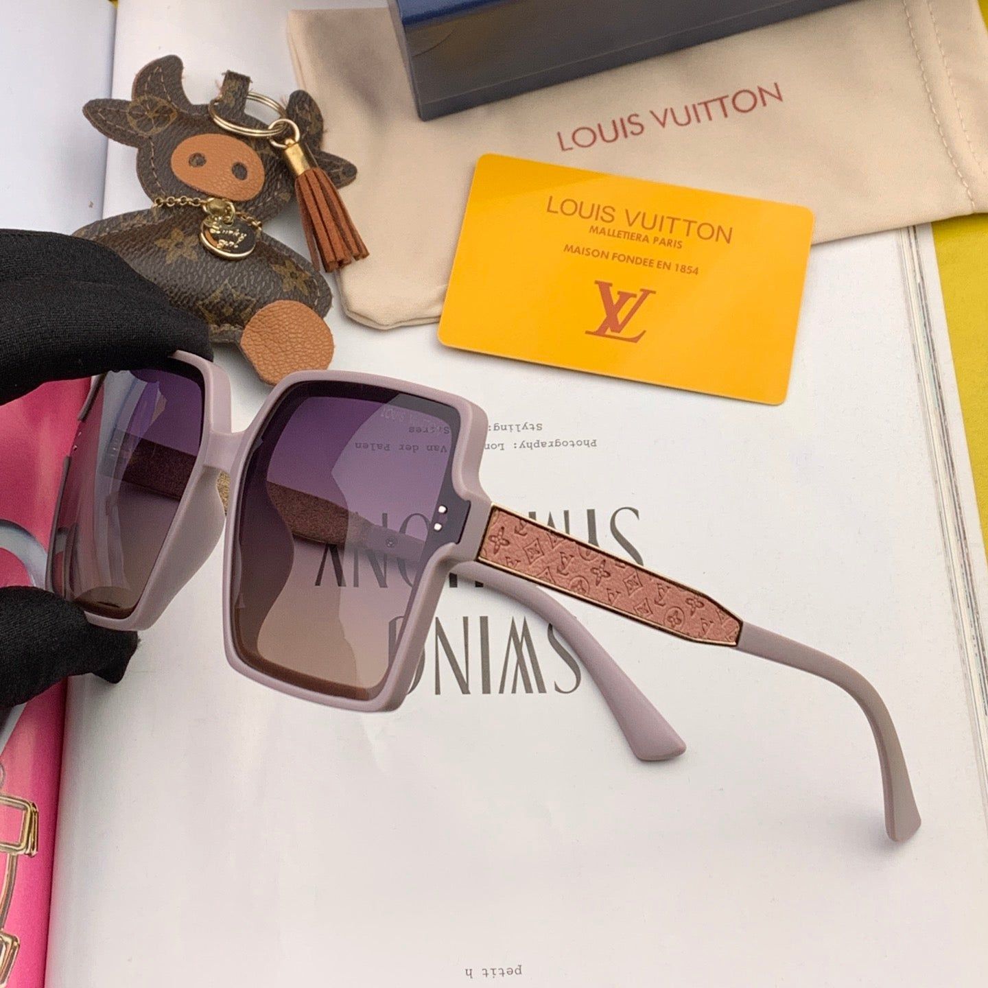 Alternative view of LV Beige Gradient Sunglasses with Monogram