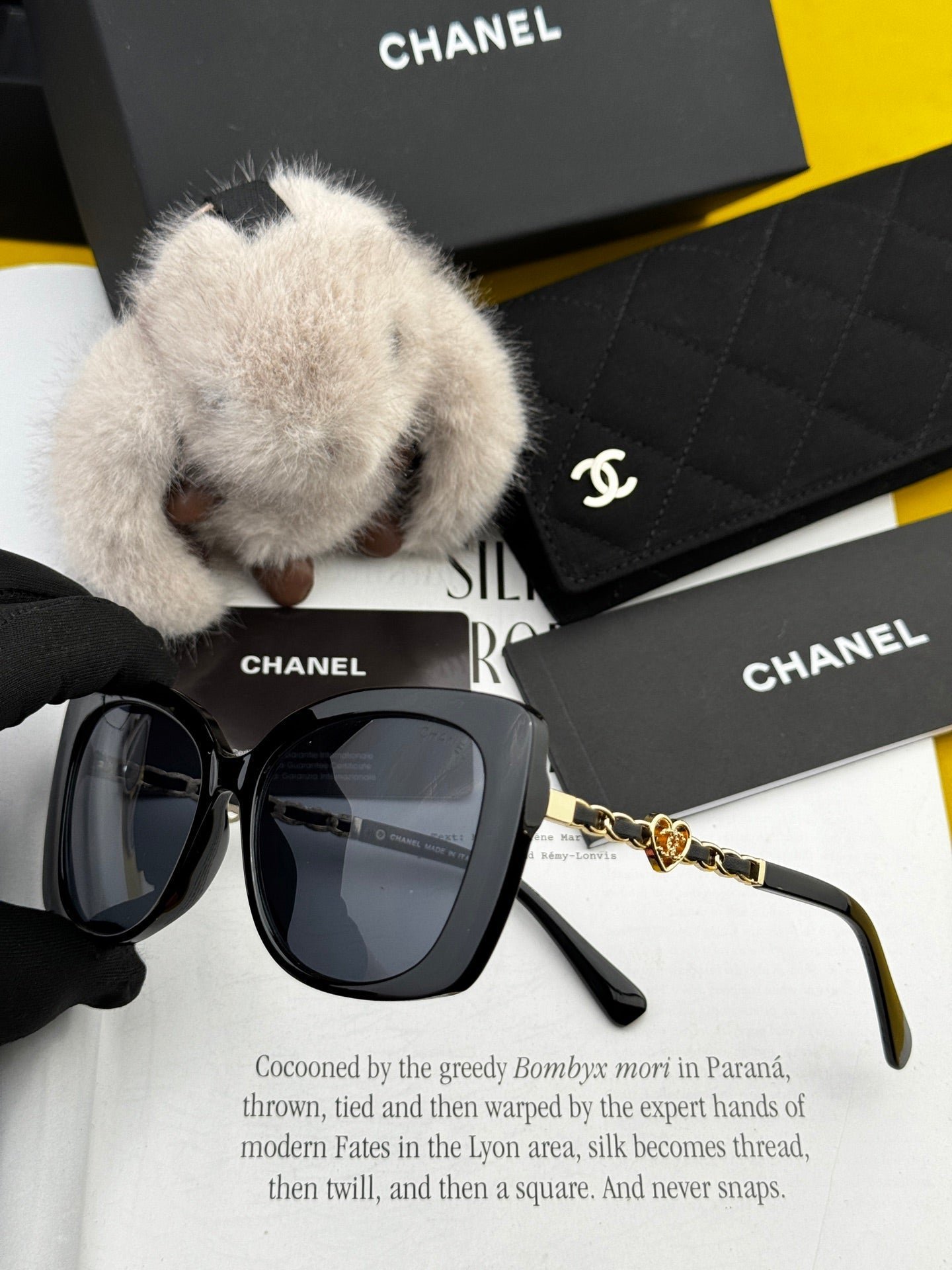 Alternative view of CHANEL SQUARE SUNGLASSES CH25801 IN ACETATE HEART CHAIN METAL