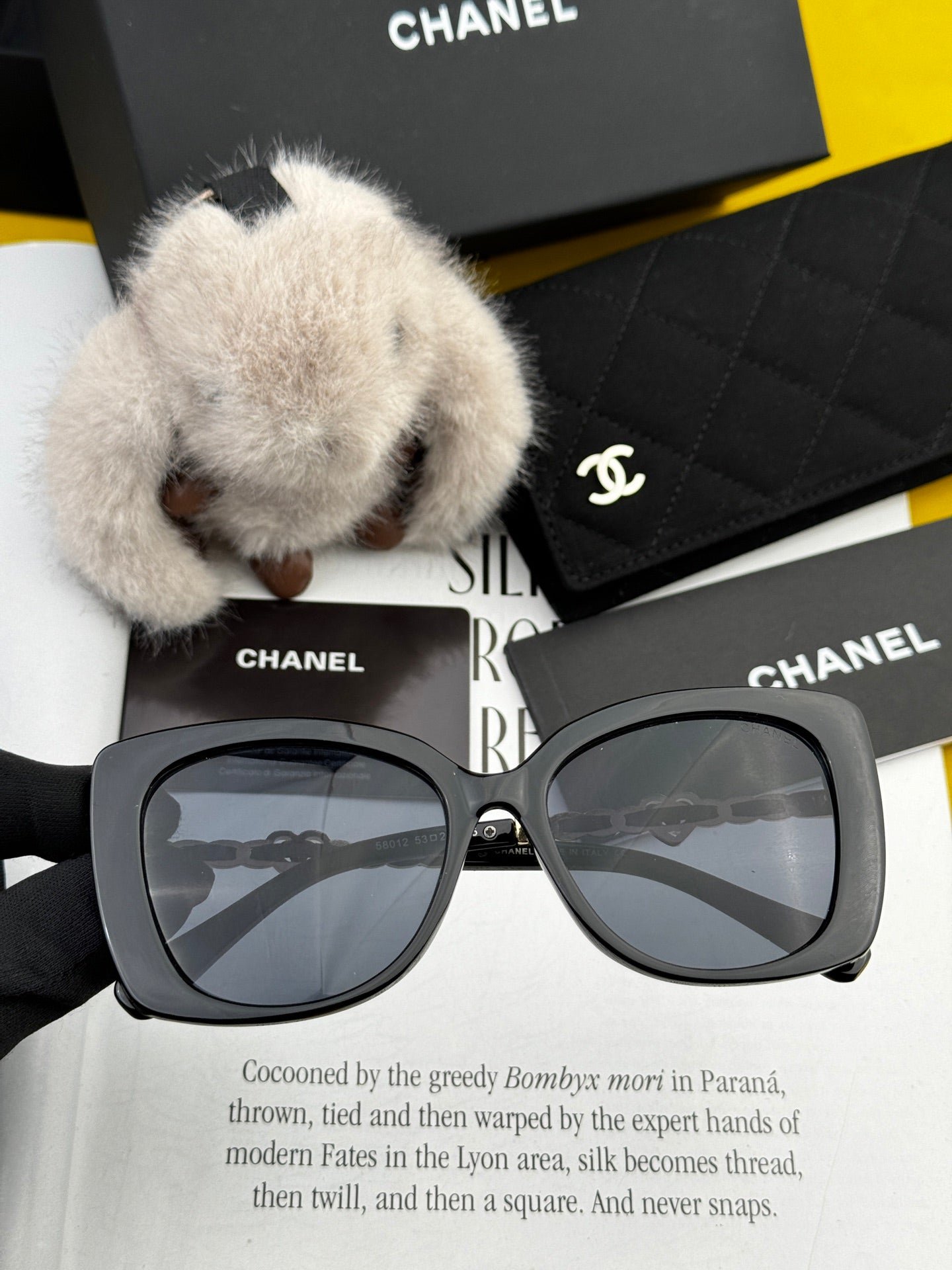 Chanel Gradient Heart Square Shades - Image 3