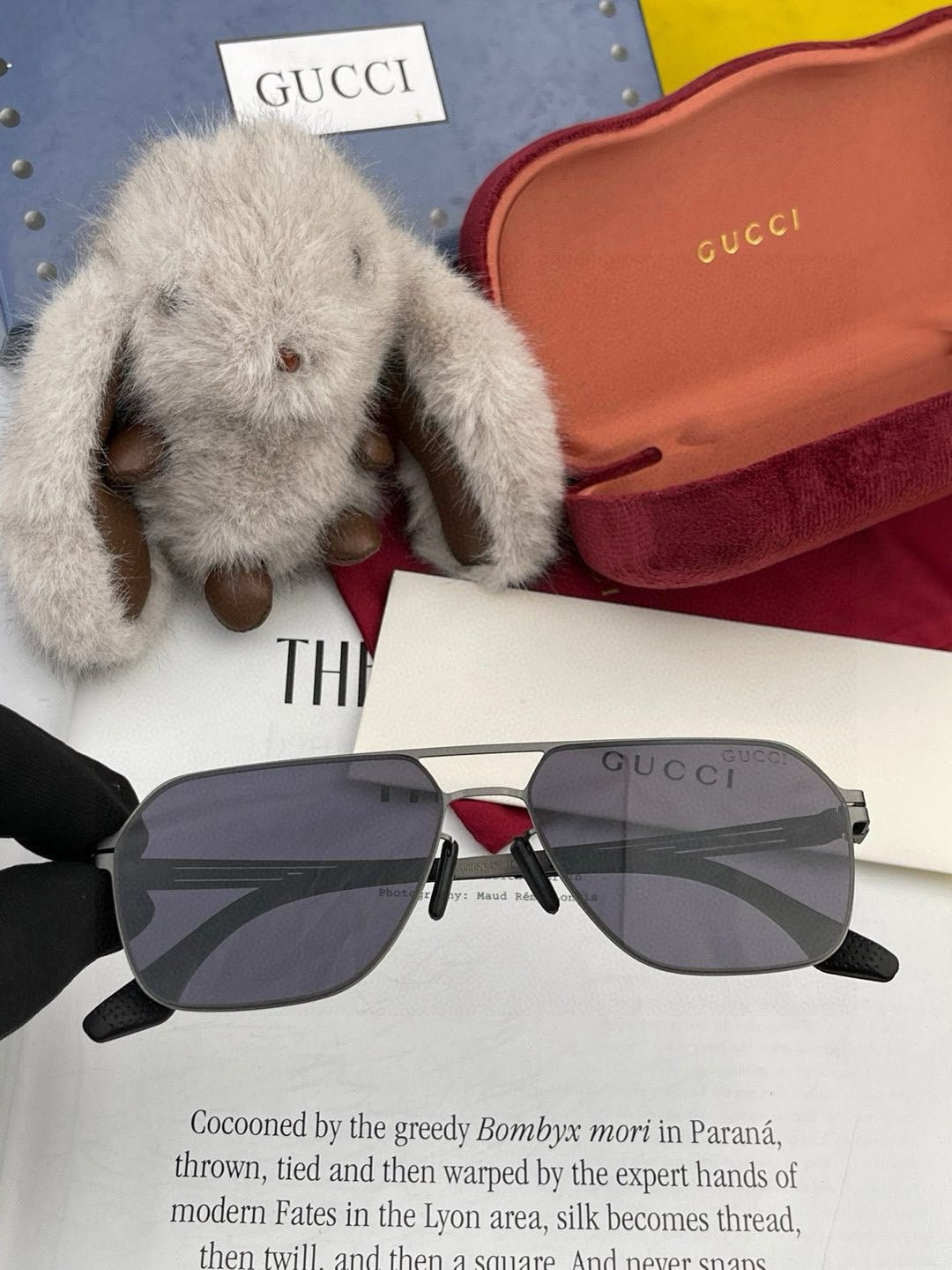 GUCCI Textured Temple Metal Shades - Image 5