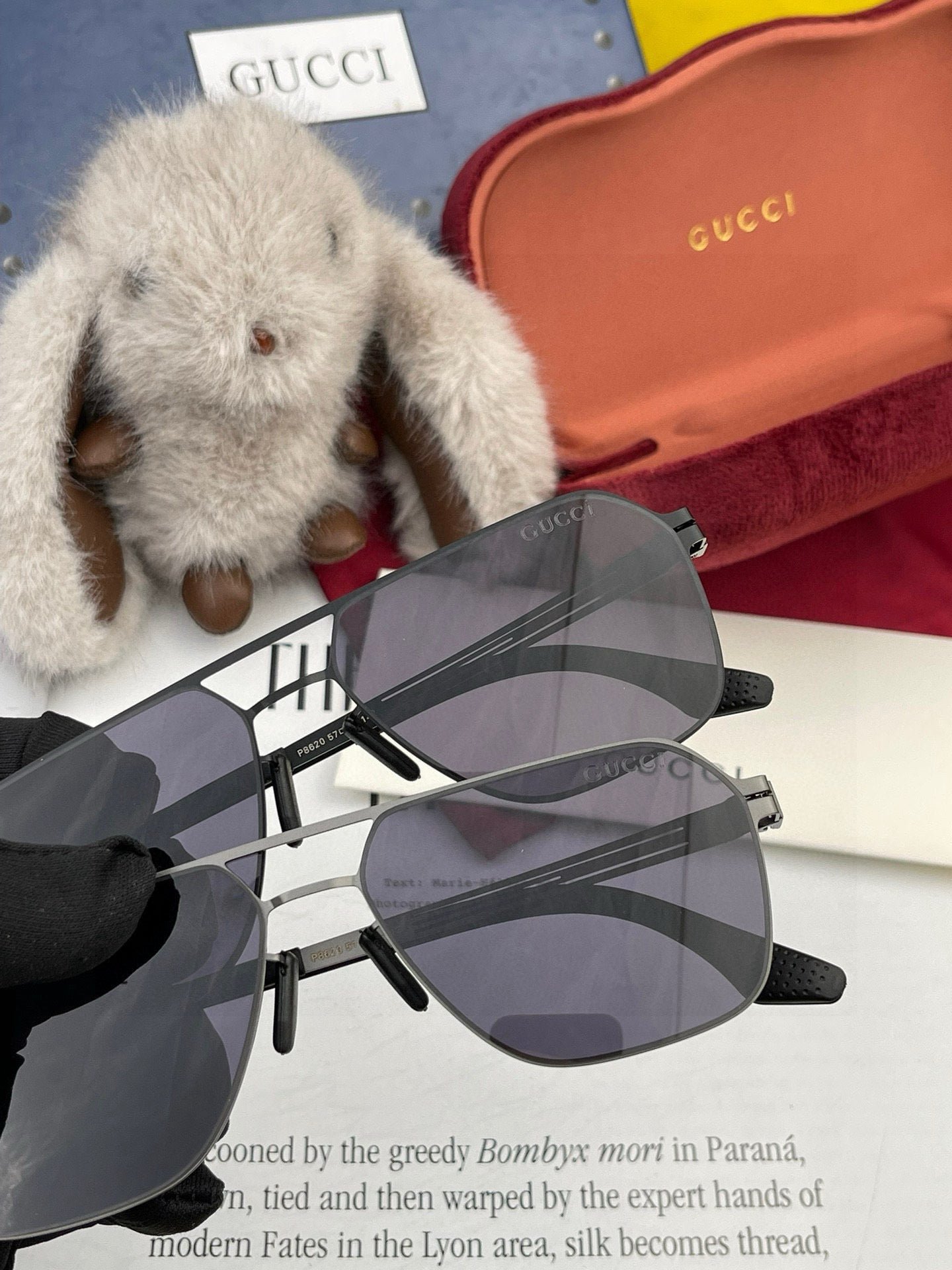 GUCCI Textured Temple Metal Shades - Image 3