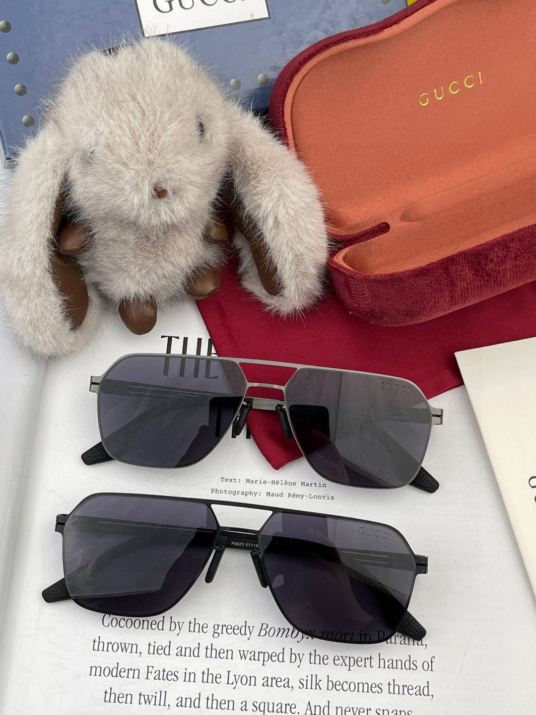 GUCCI Textured Temple Metal Shades - Image 4