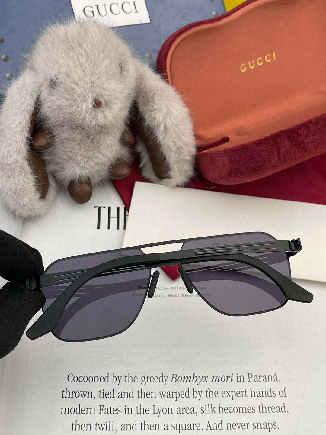 GUCCI Textured Temple Metal Shades - Image 6