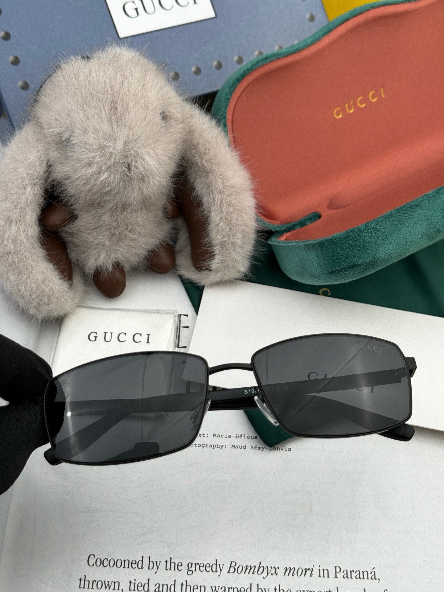 GUCCI Matte Black Square Sunglasses - Image 4