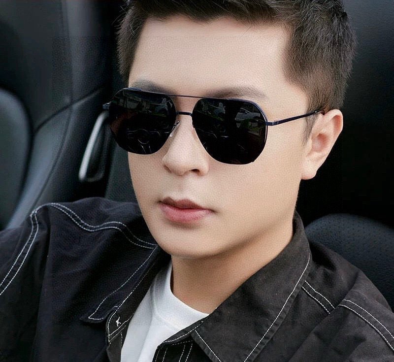 GUCCI Black Double Bridge Shades - Image 8