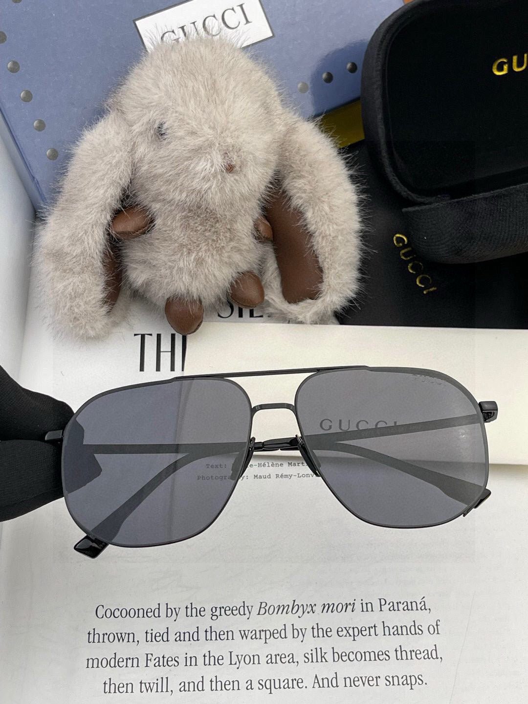 GUCCI Black Double Bridge Shades - Image 4